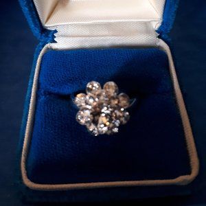 Lia Sophia Dinner Ring - Size 6 - Gorgeous and Sparkly